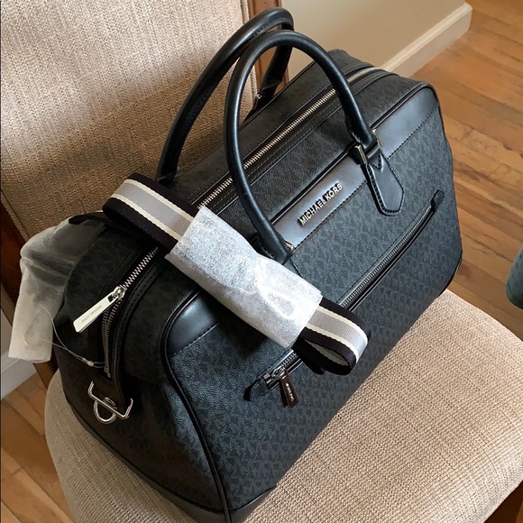 Michael Kors Travel Bag - Weekender Black - Picture 2 of 8